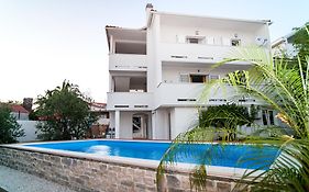 Apartment Ema